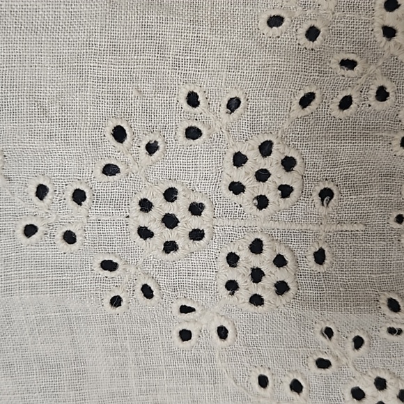 Magnolia Pearl linen Victorian eyelet kimono - Picture 7 of 8